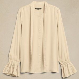 Banana Republic Neck-tie collar  Blouse. Long sleeves with pleated cuffs.